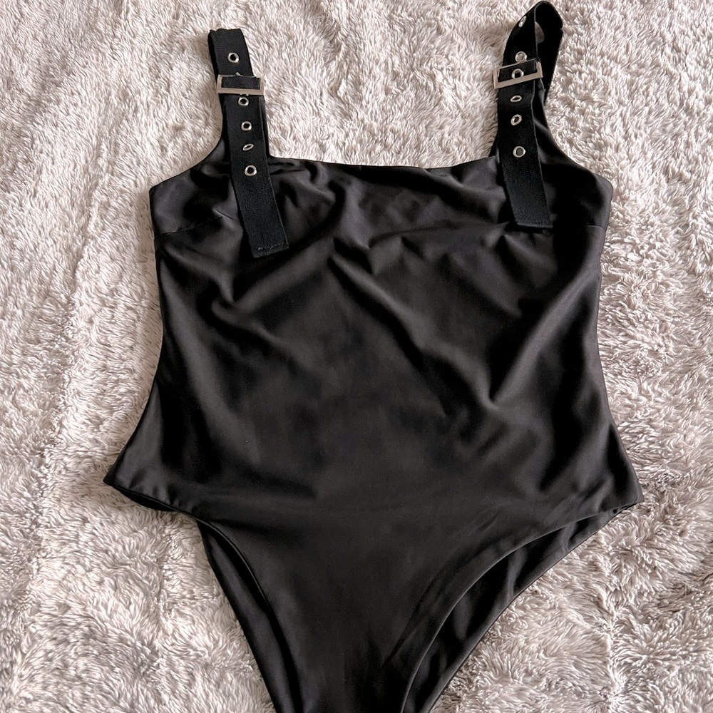 bodysuit with suspenders straps! 😍